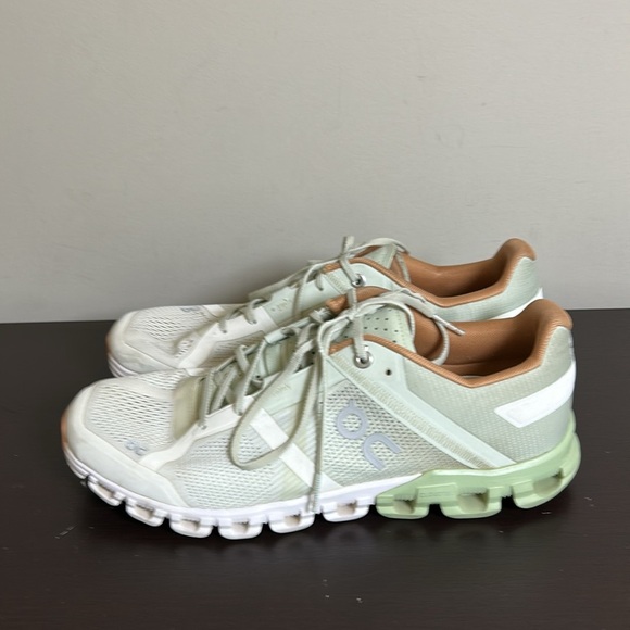 ON Cloud Cloudflow Running Sneaker Shoe Aloe White Womens Designer Trendy Sz 9.5 - Picture 5 of 12